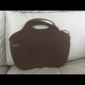 NWOT Built neoprene accessories organizer.